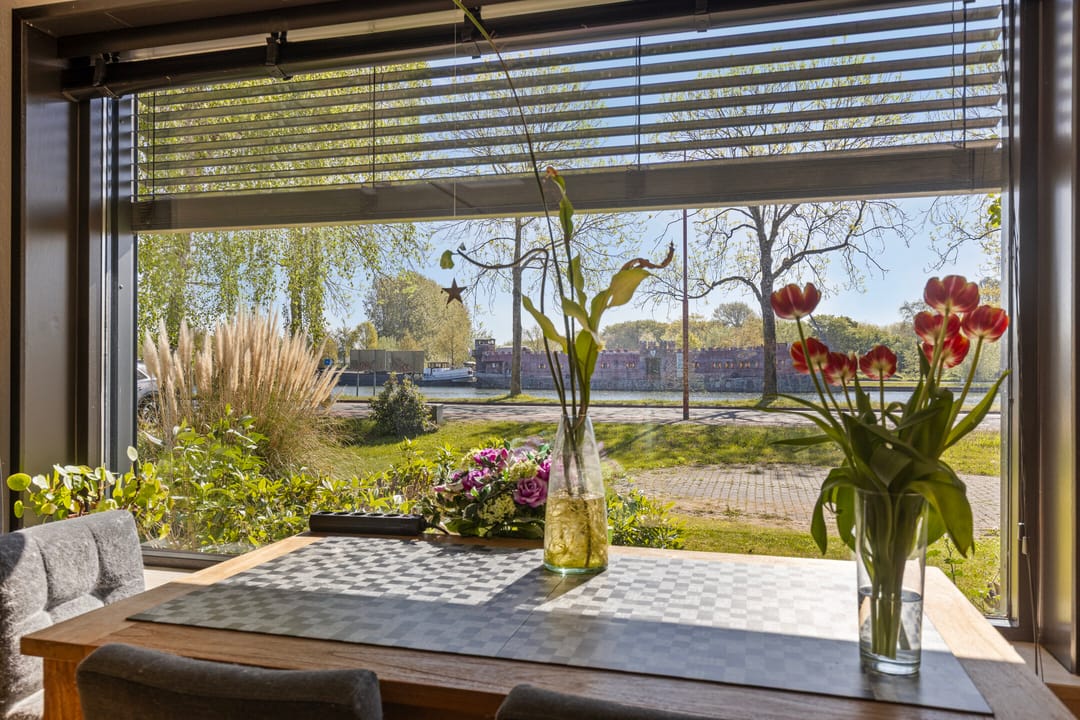 Spacious Detached Waterfront Home with Large Garden Near Utrecht — 17