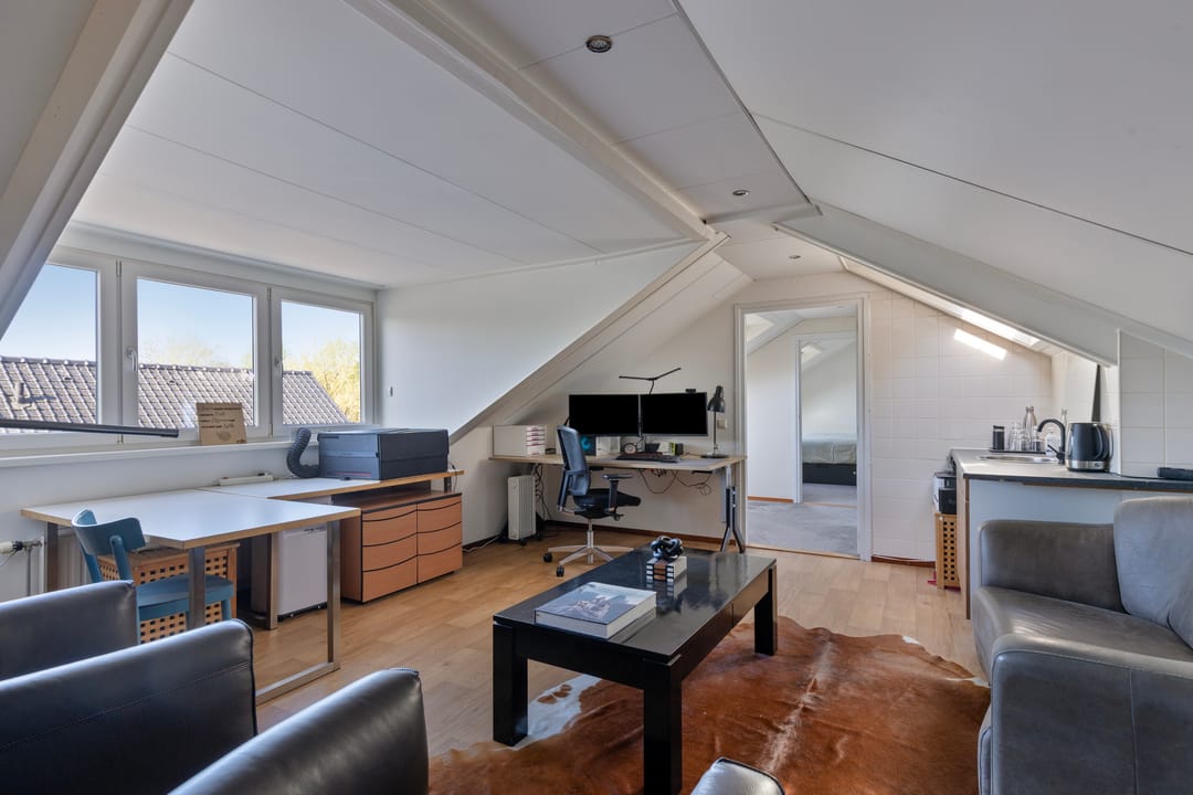 Spacious Detached Waterfront Home with Large Garden Near Utrecht — 37