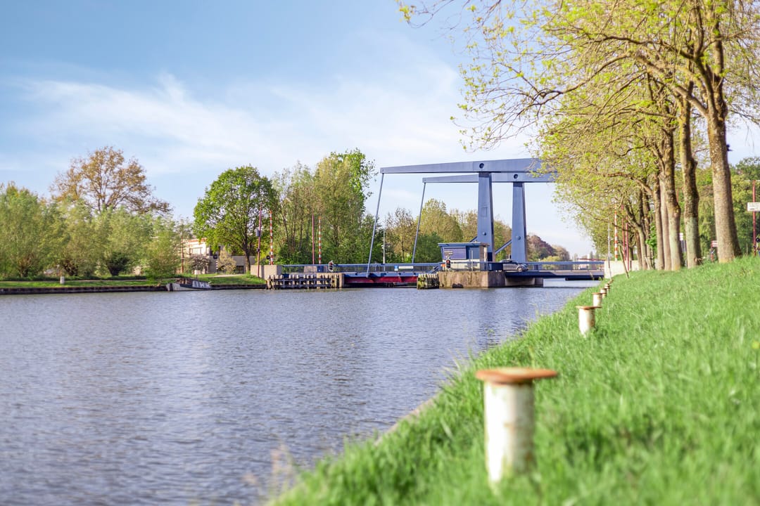 Spacious Detached Waterfront Home with Large Garden Near Utrecht — 47