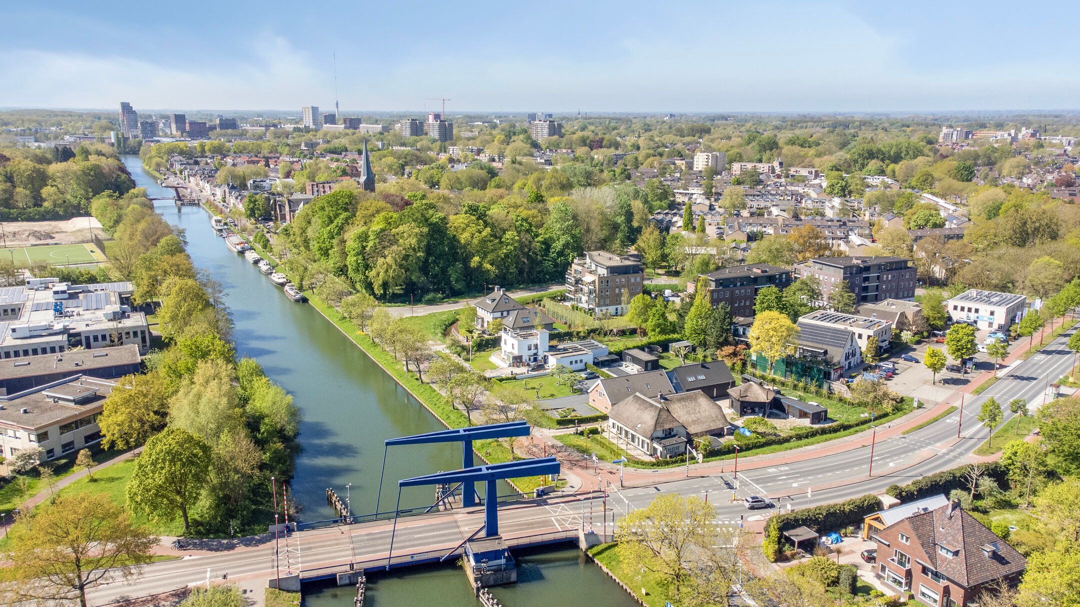 Spacious Detached Waterfront Home with Large Garden Near Utrecht — 45