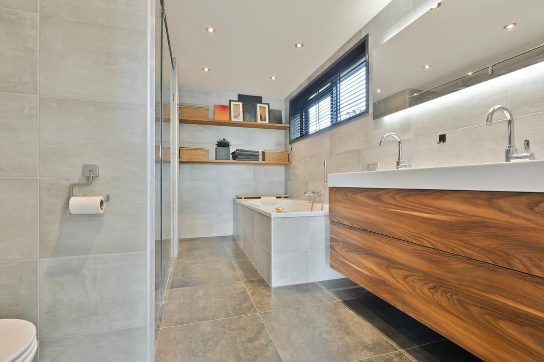 Spacious Detached Waterfront Home with Large Garden Near Utrecht — 28