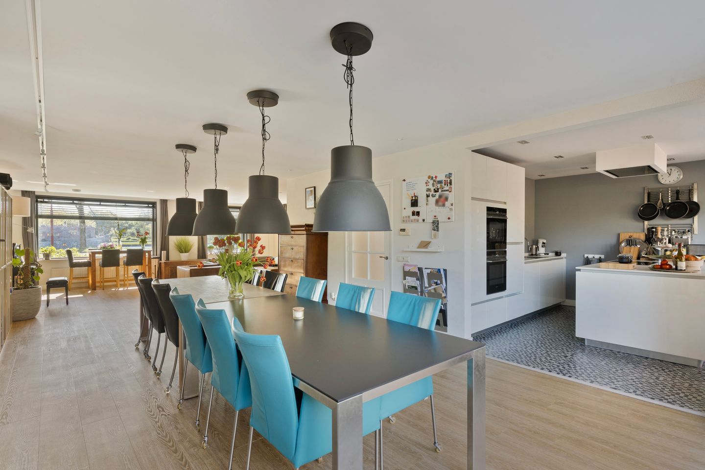 Spacious Detached Waterfront Home with Large Garden Near Utrecht — 19