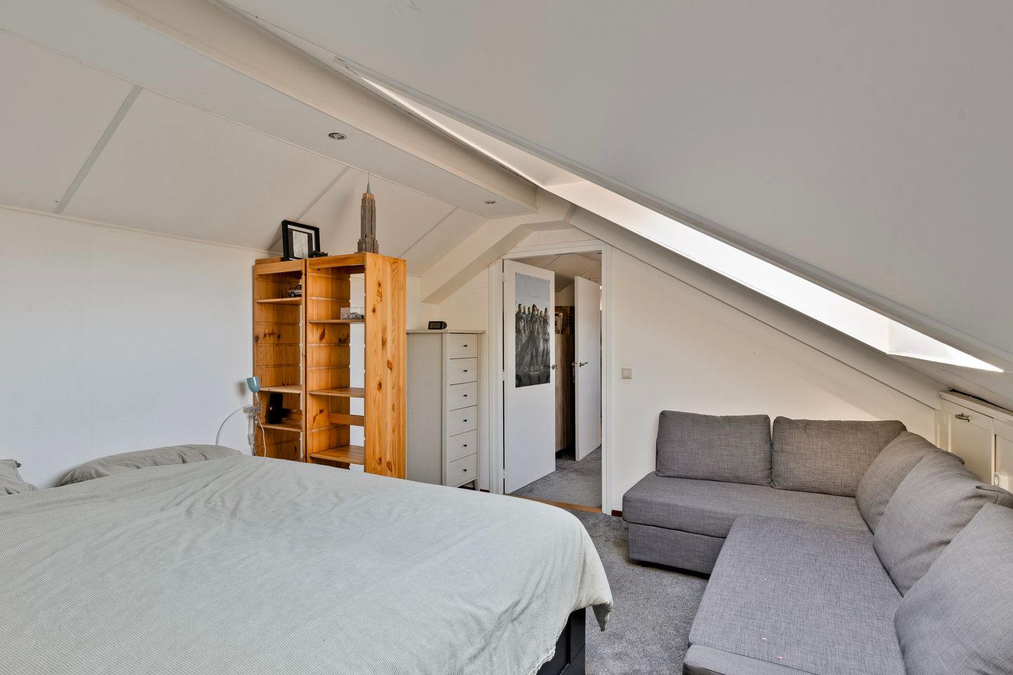 Spacious Detached Waterfront Home with Large Garden Near Utrecht — 40
