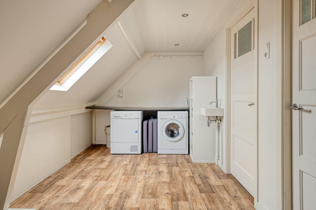 Extended 1930s Family Home in Prime Den Bosch Location — 28