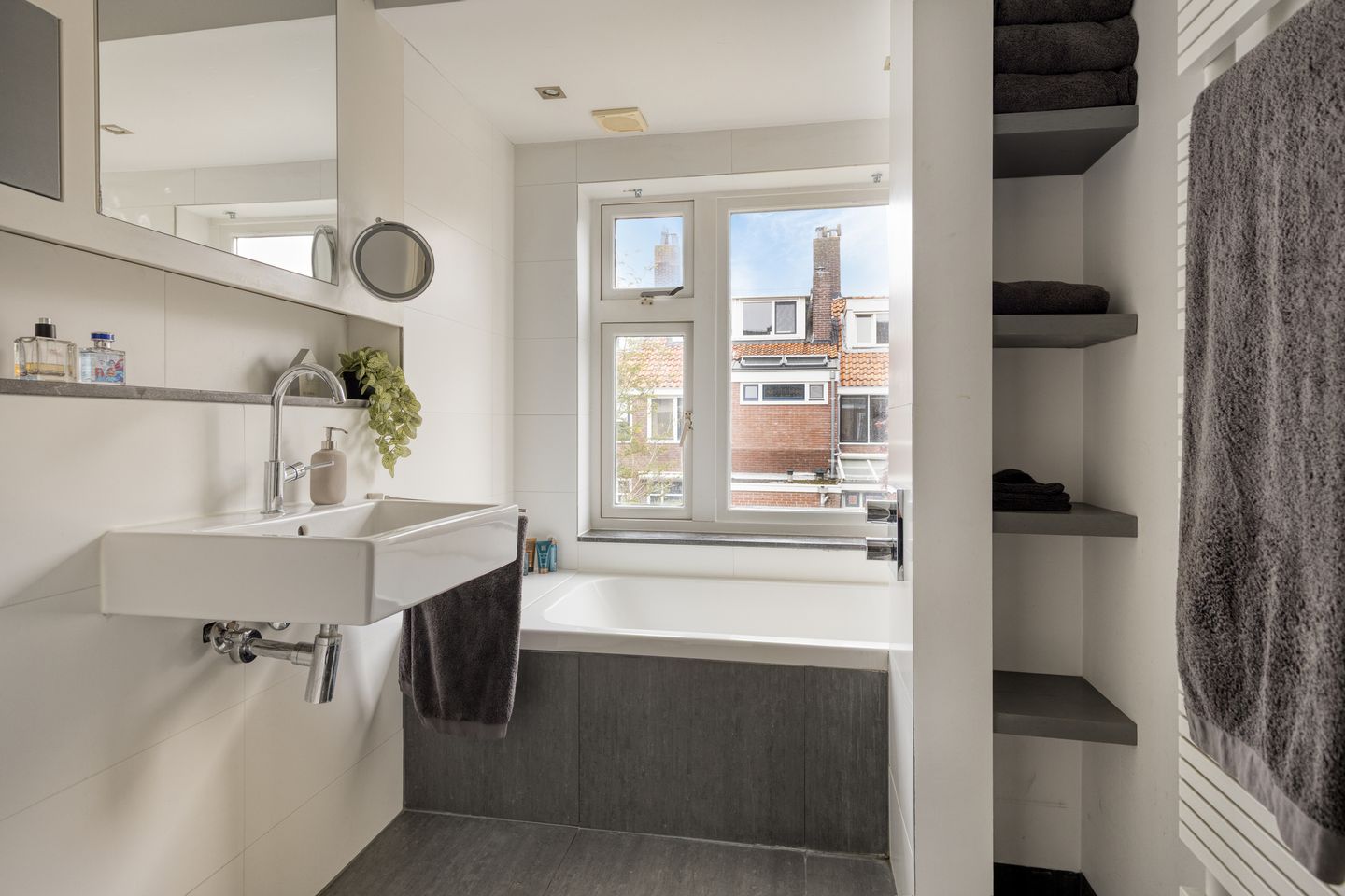 Extended 1930s Family Home in Prime Den Bosch Location — 20