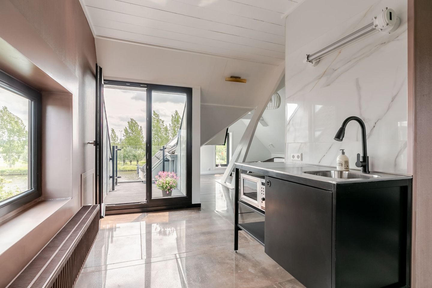 Characterful 1930s Villa on the Spaarne with Private Jetty — 34