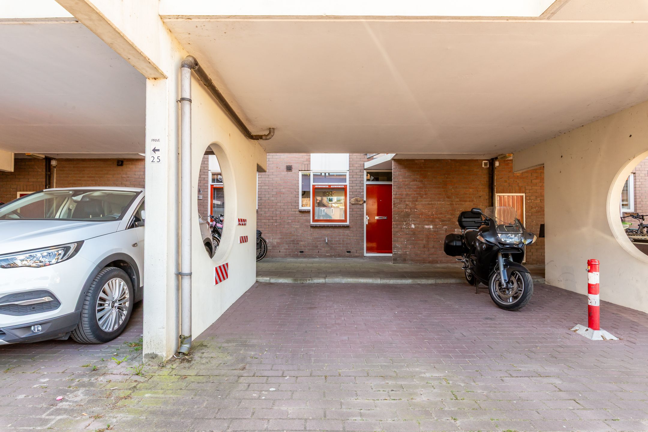Charming maisonnette apartment with sunny south-facing garden and carport — 36