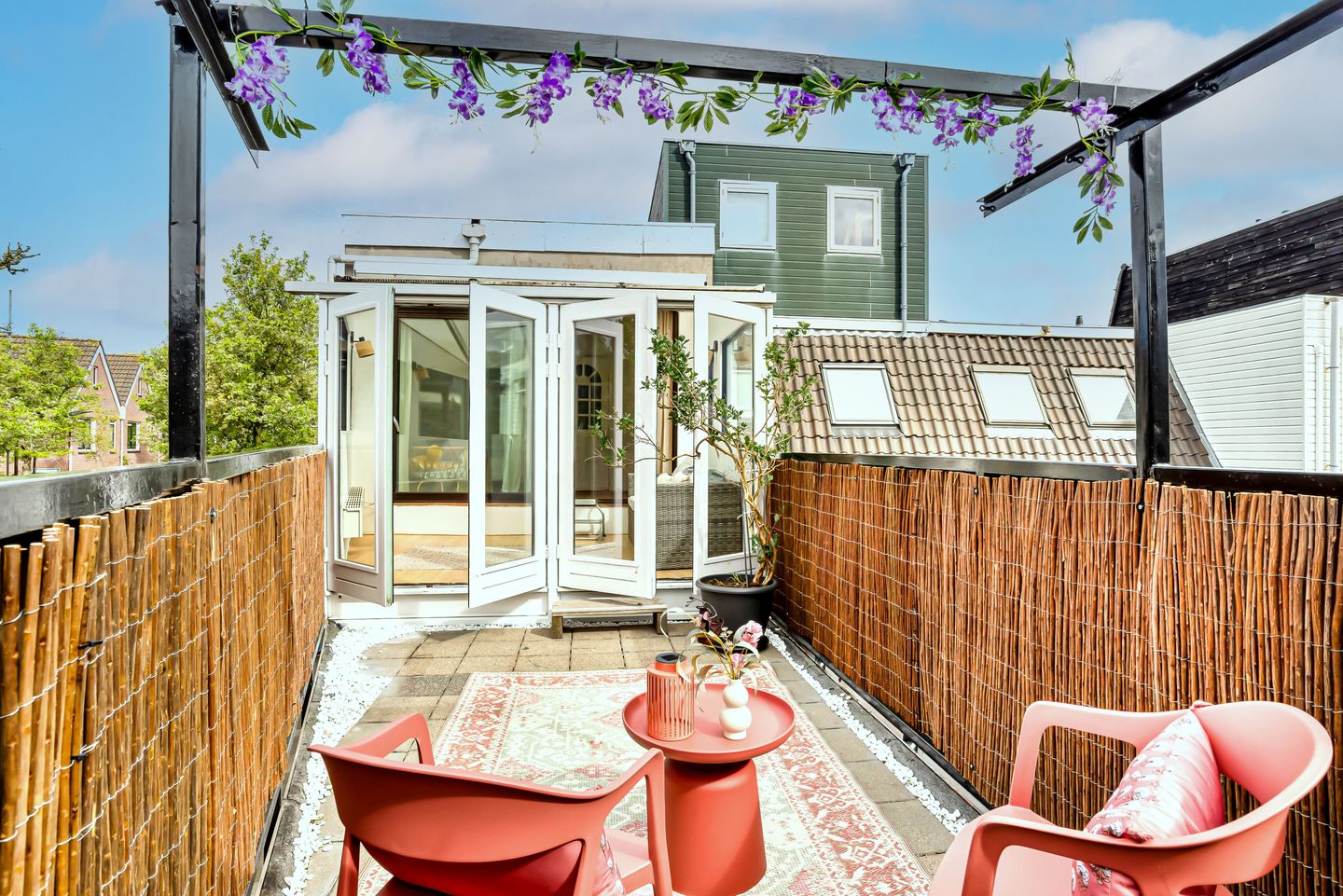 Spacious Family Home with Rooftop Terrace and Home Office Potential — 35