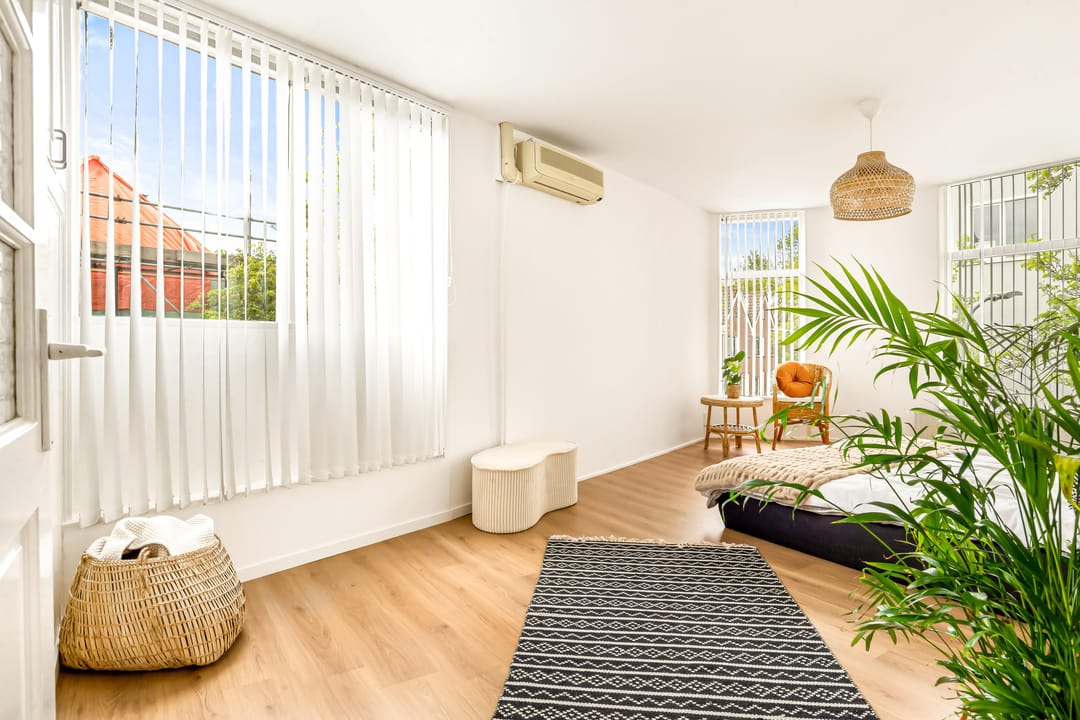 Spacious Family Home with Rooftop Terrace and Home Office Potential — 23