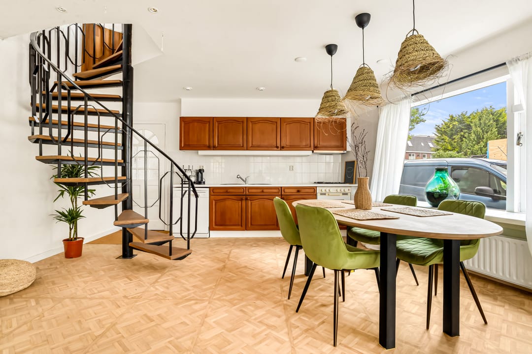 Spacious Family Home with Rooftop Terrace and Home Office Potential — 13
