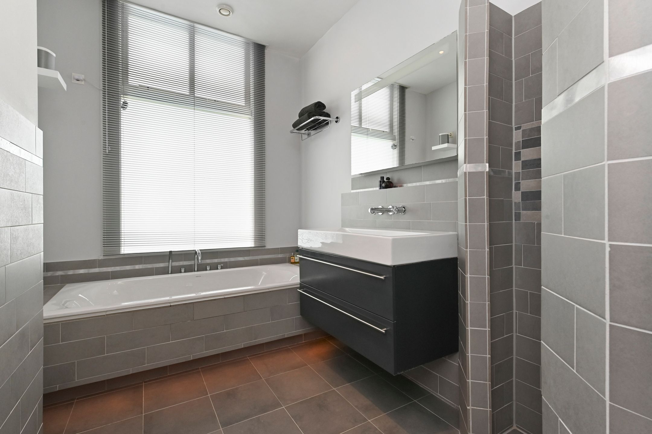 Photo 36 of Emmastraat 49