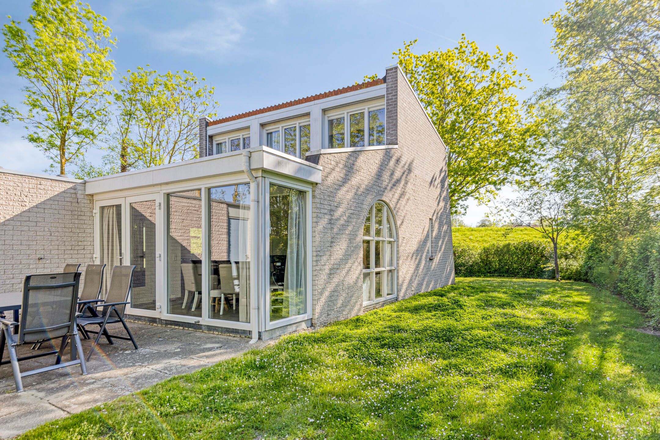 4-bedroom freehold villa in Brouwershaven — photo 2 of 5