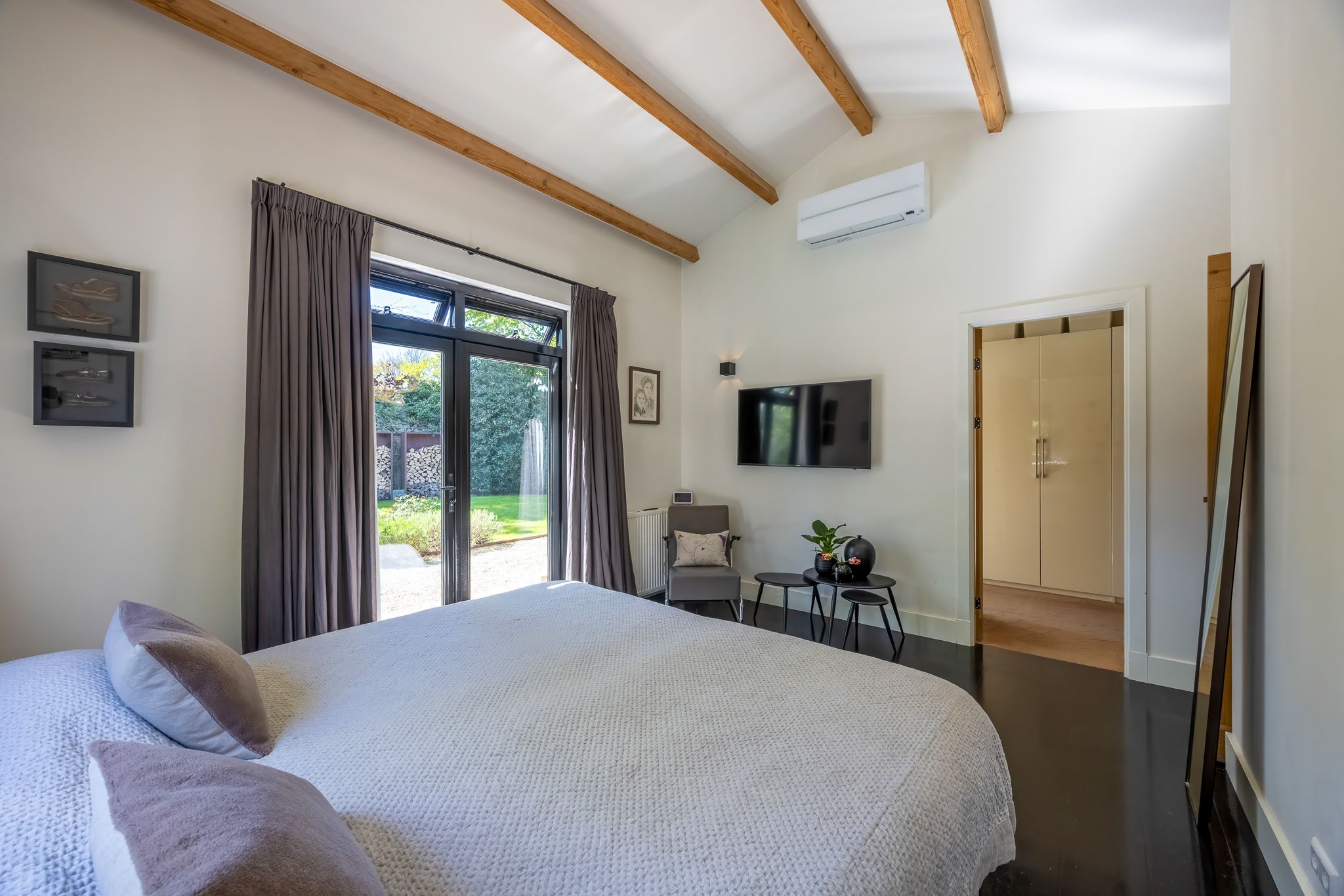 Exclusive Detached Villa with Guesthouse and Heated Pool in Laren — 24