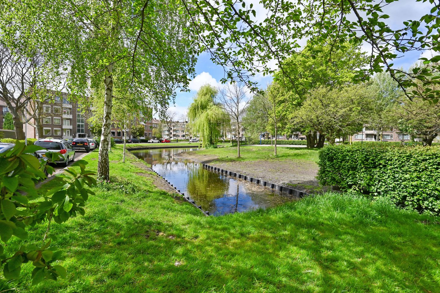 Bright corner apartment with green views in Voorburg — 29