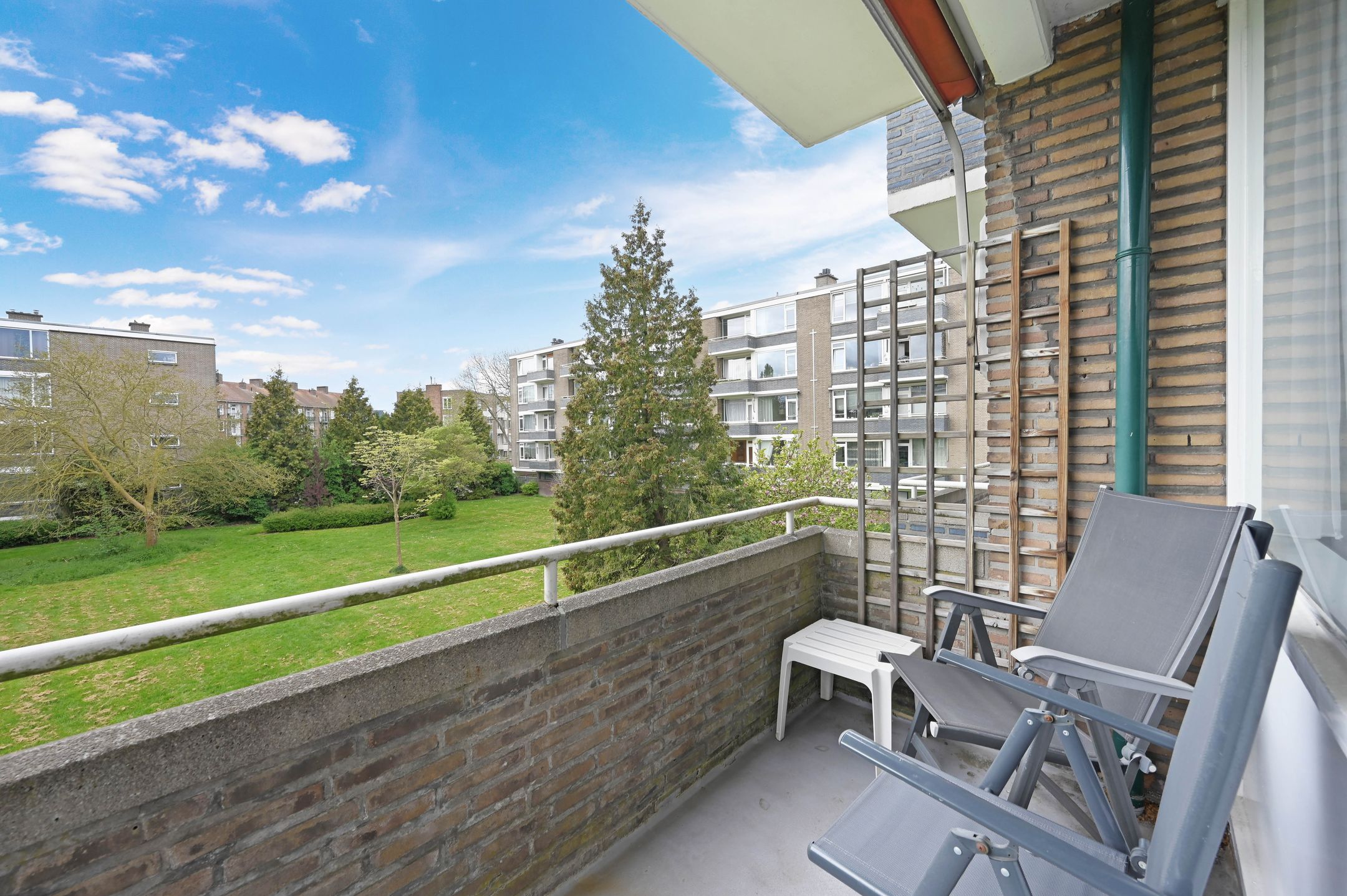 Bright corner apartment with green views in Voorburg — 15