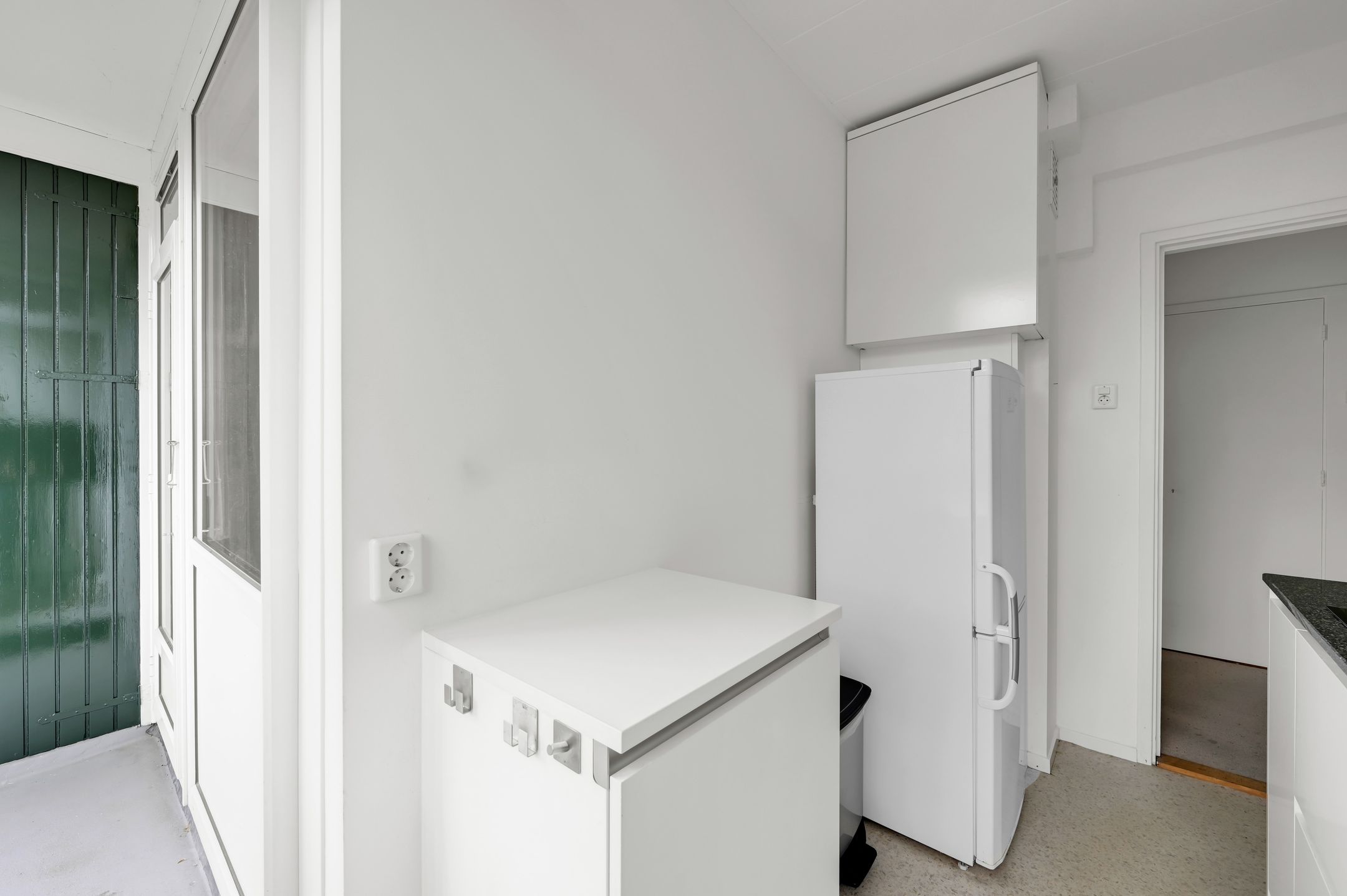Bright corner apartment with green views in Voorburg — 21