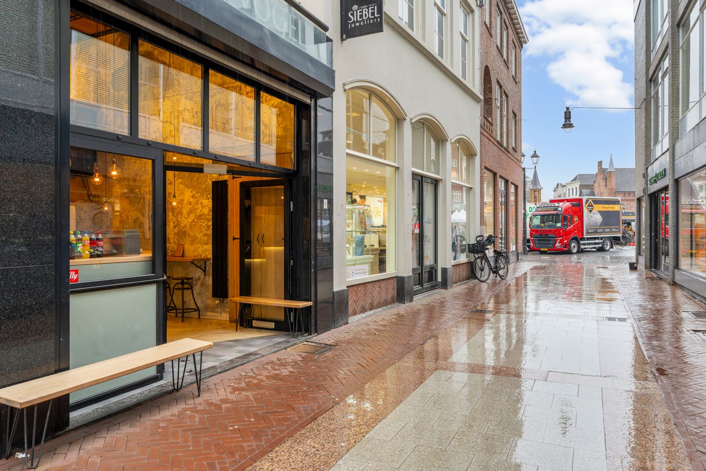View photo 2 of Kerkstraat 3