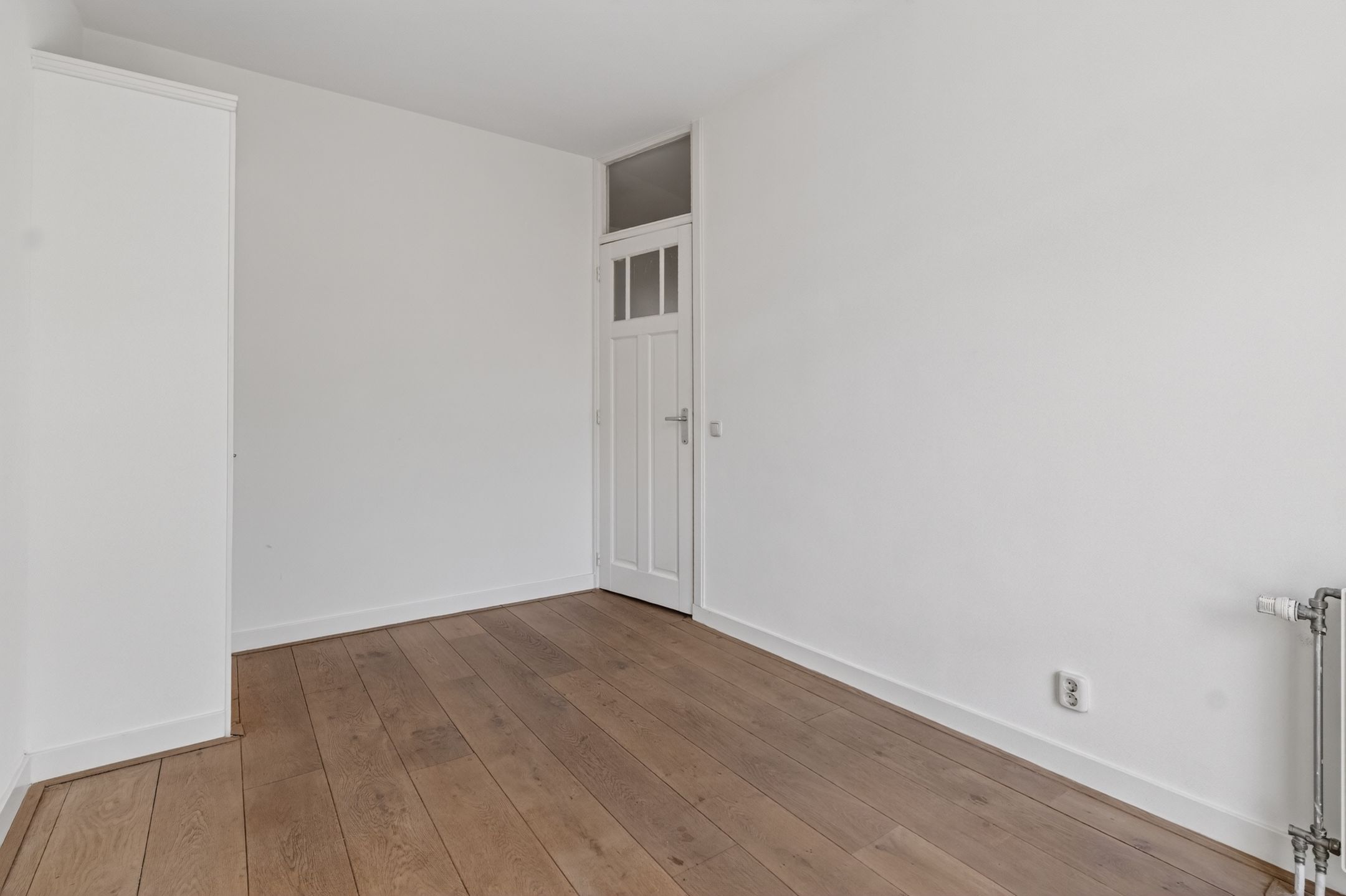 Bright Two-Bedroom Apartment with Sunny Balcony in De Pijp — 12