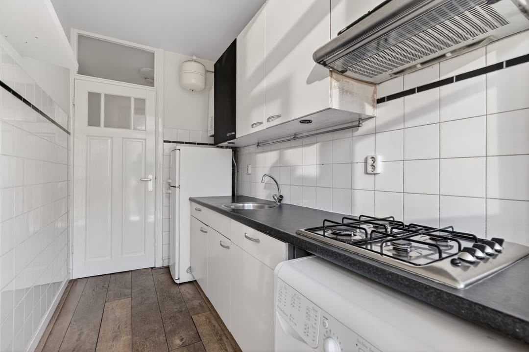 Bright Two-Bedroom Apartment with Sunny Balcony in De Pijp — 13