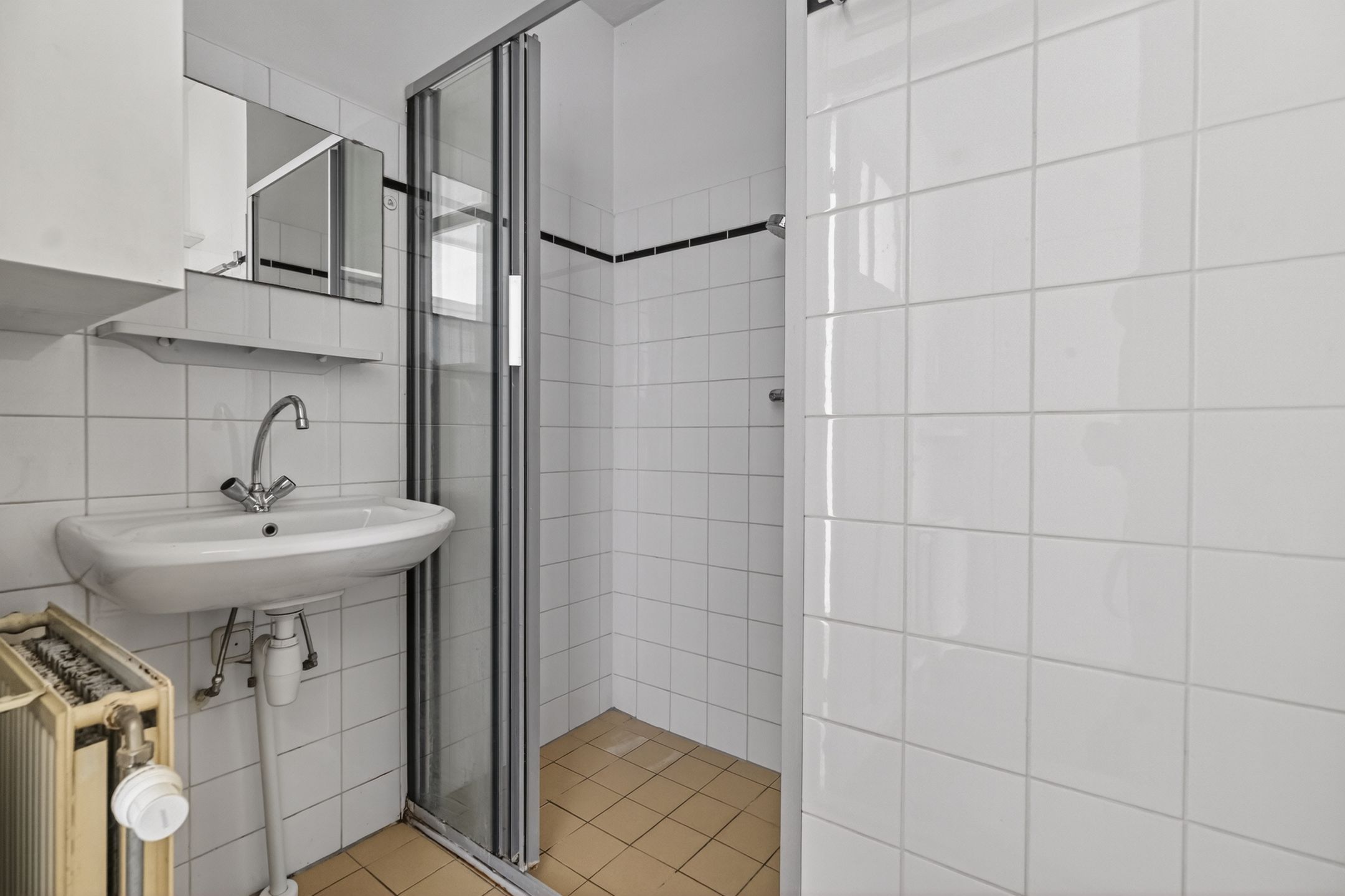 Bright Two-Bedroom Apartment with Sunny Balcony in De Pijp — 15