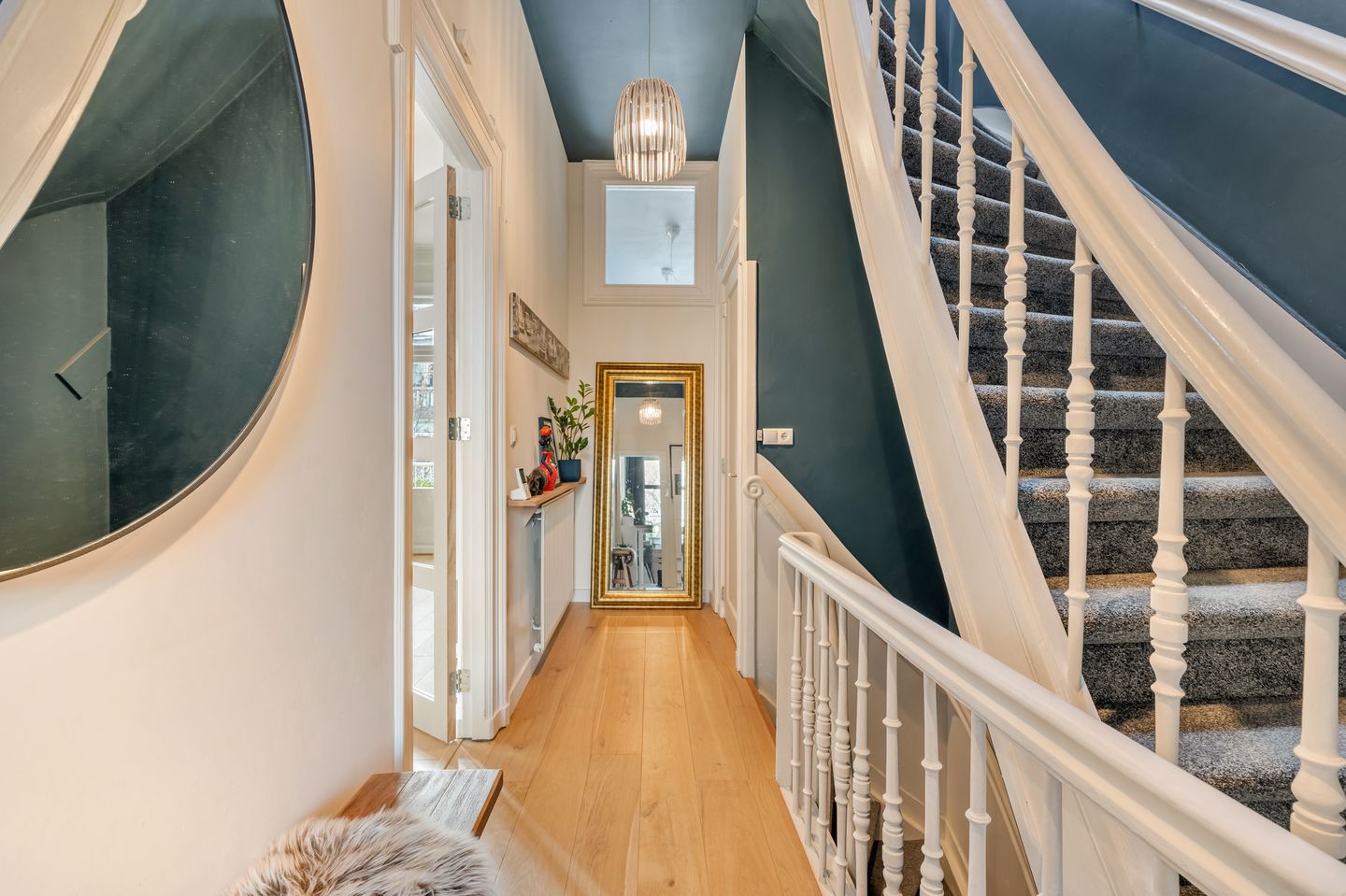 Elegant Double Upper Apartment in Amsterdam Oud-Zuid with Four Bedrooms and Two Bathrooms — 19