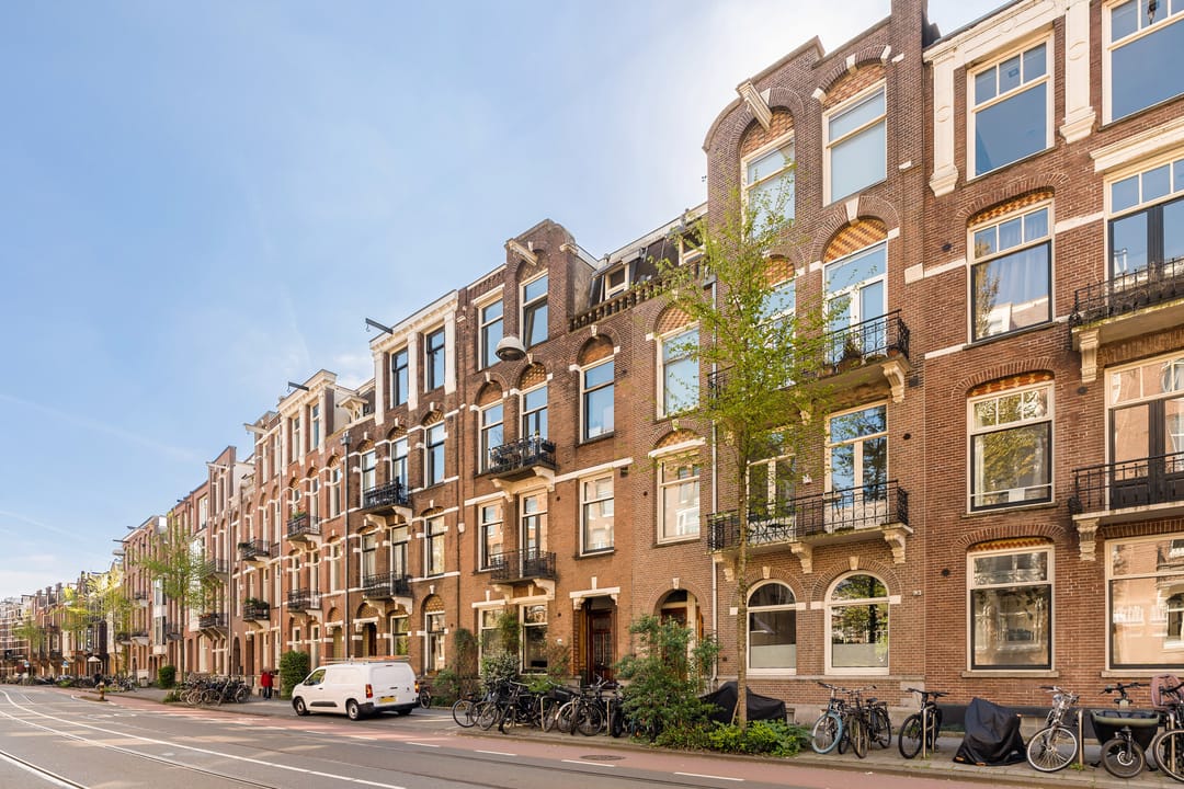 Elegant Double Upper Apartment in Amsterdam Oud-Zuid with Four Bedrooms and Two Bathrooms — 38