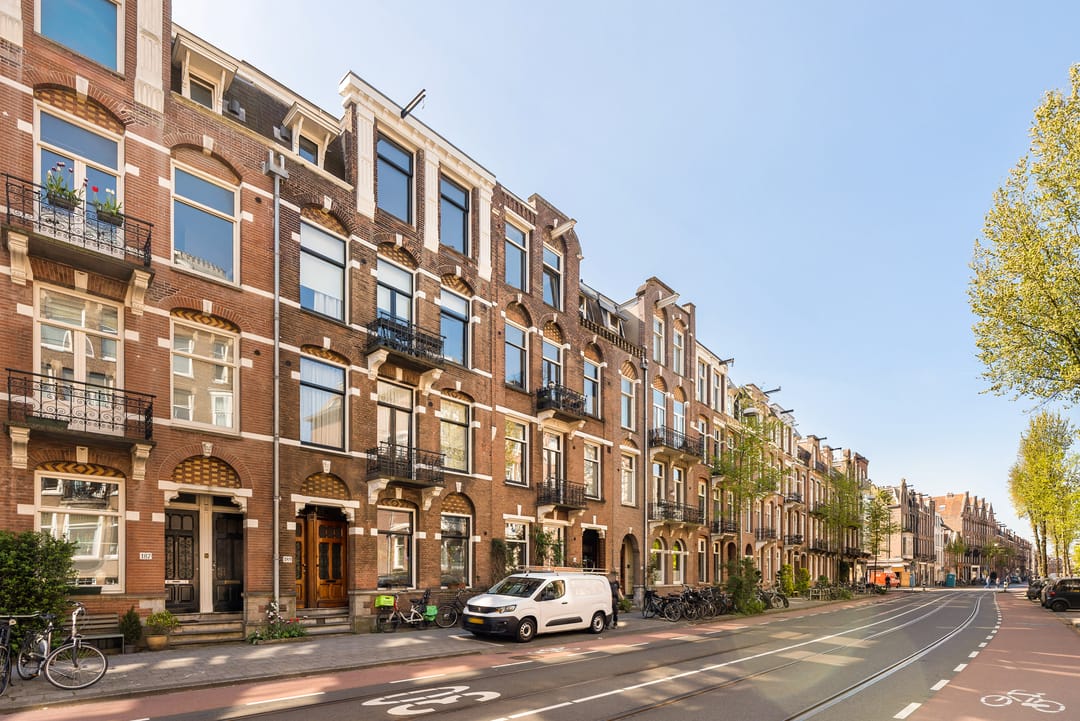 Elegant Double Upper Apartment in Amsterdam Oud-Zuid with Four Bedrooms and Two Bathrooms — 37