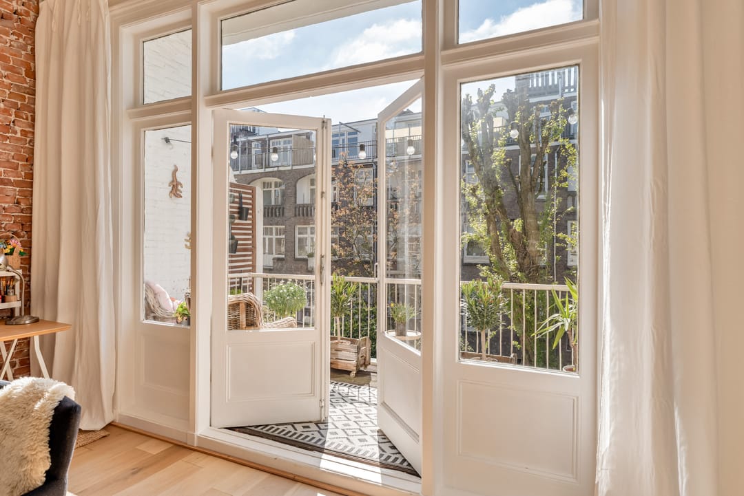 Elegant Double Upper Apartment in Amsterdam Oud-Zuid with Four Bedrooms and Two Bathrooms — 11