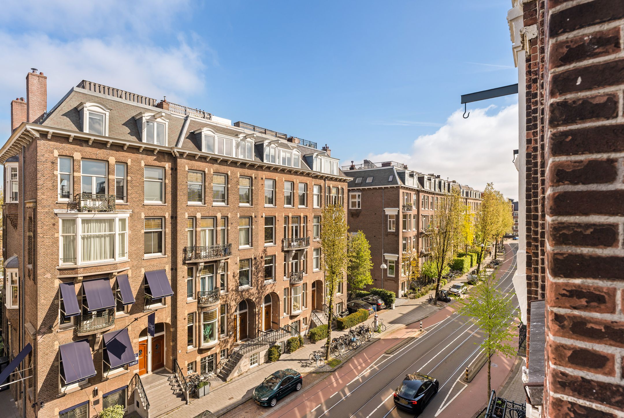 Elegant Double Upper Apartment in Amsterdam Oud-Zuid with Four Bedrooms and Two Bathrooms — 36