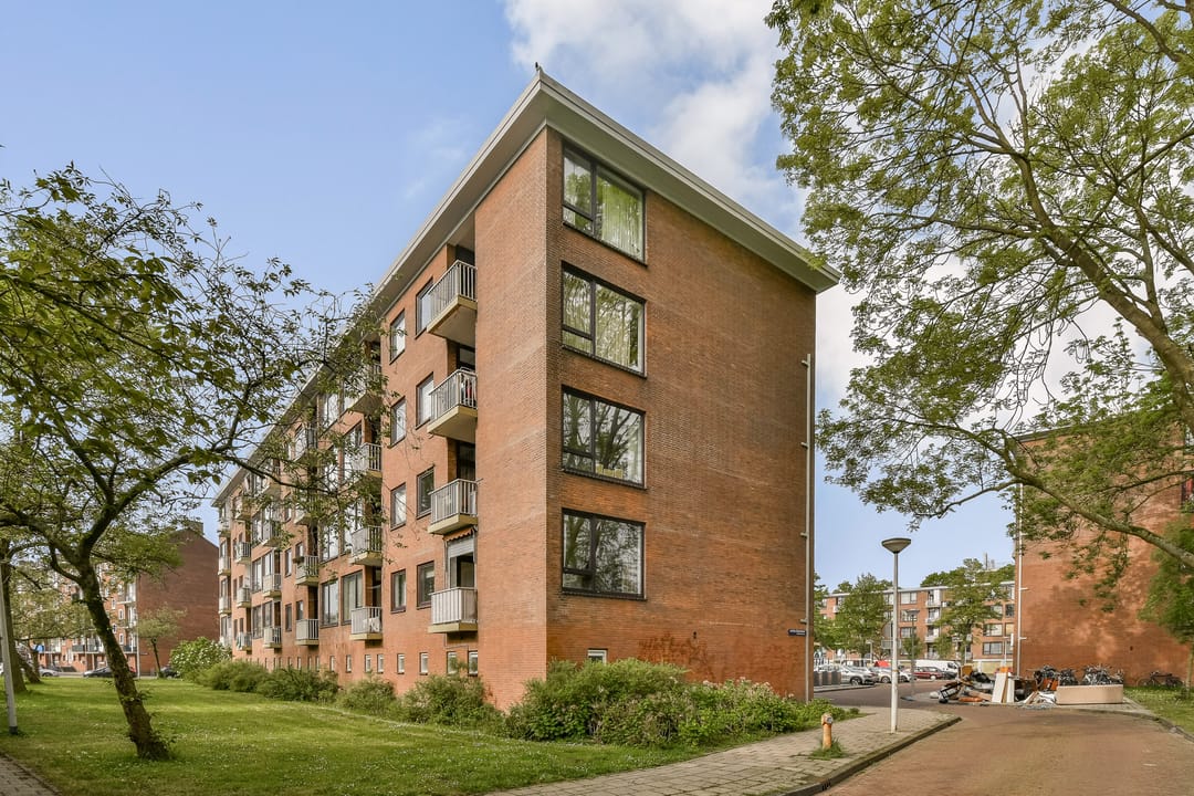 Bright first-floor apartment with two balconies in green Slotermeer — 23