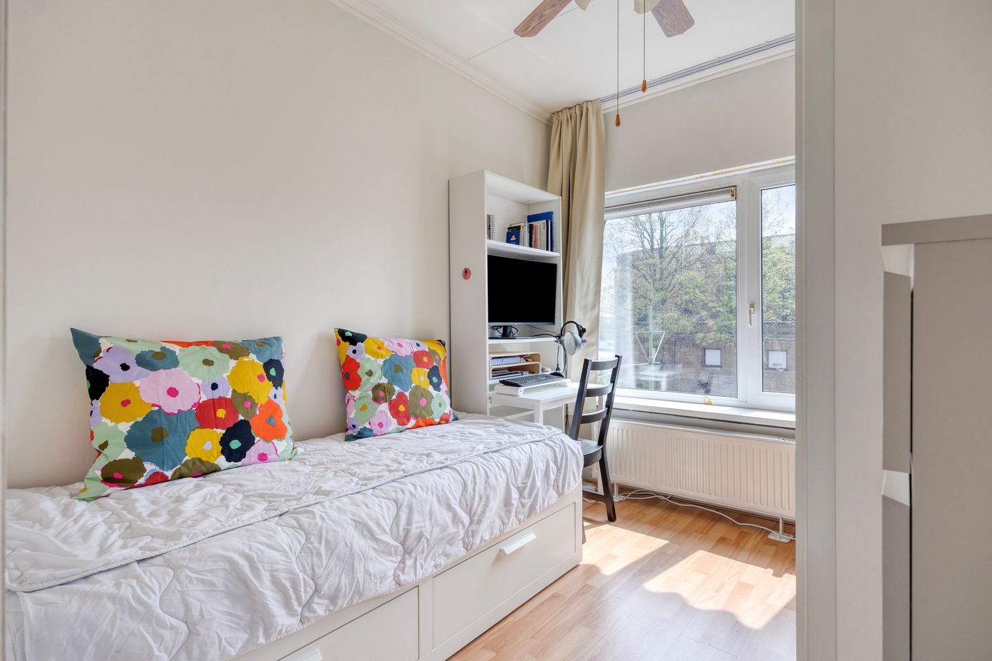 Bright 3-Bedroom Apartment with Modern Amenities in Popular Leyenburg District — 25
