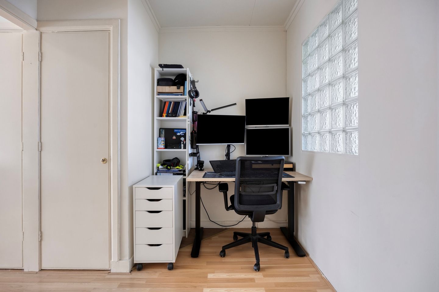 Bright 3-Bedroom Apartment with Modern Amenities in Popular Leyenburg District — 14