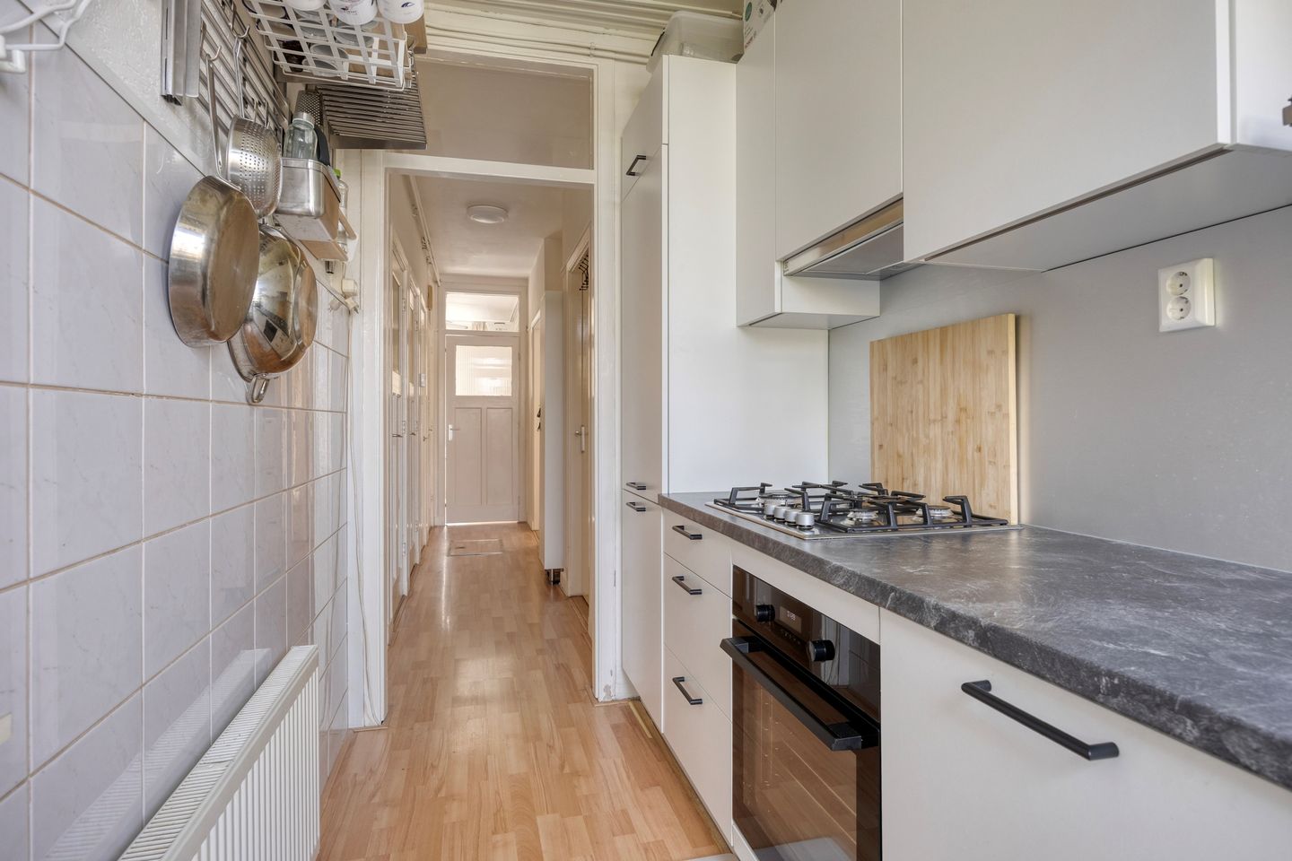 Bright 3-Bedroom Apartment with Modern Amenities in Popular Leyenburg District — 19