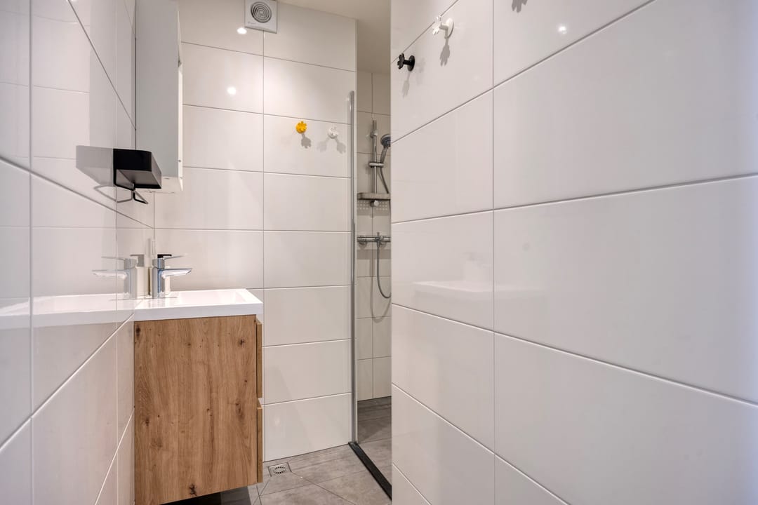 Bright 3-Bedroom Apartment with Modern Amenities in Popular Leyenburg District — 22