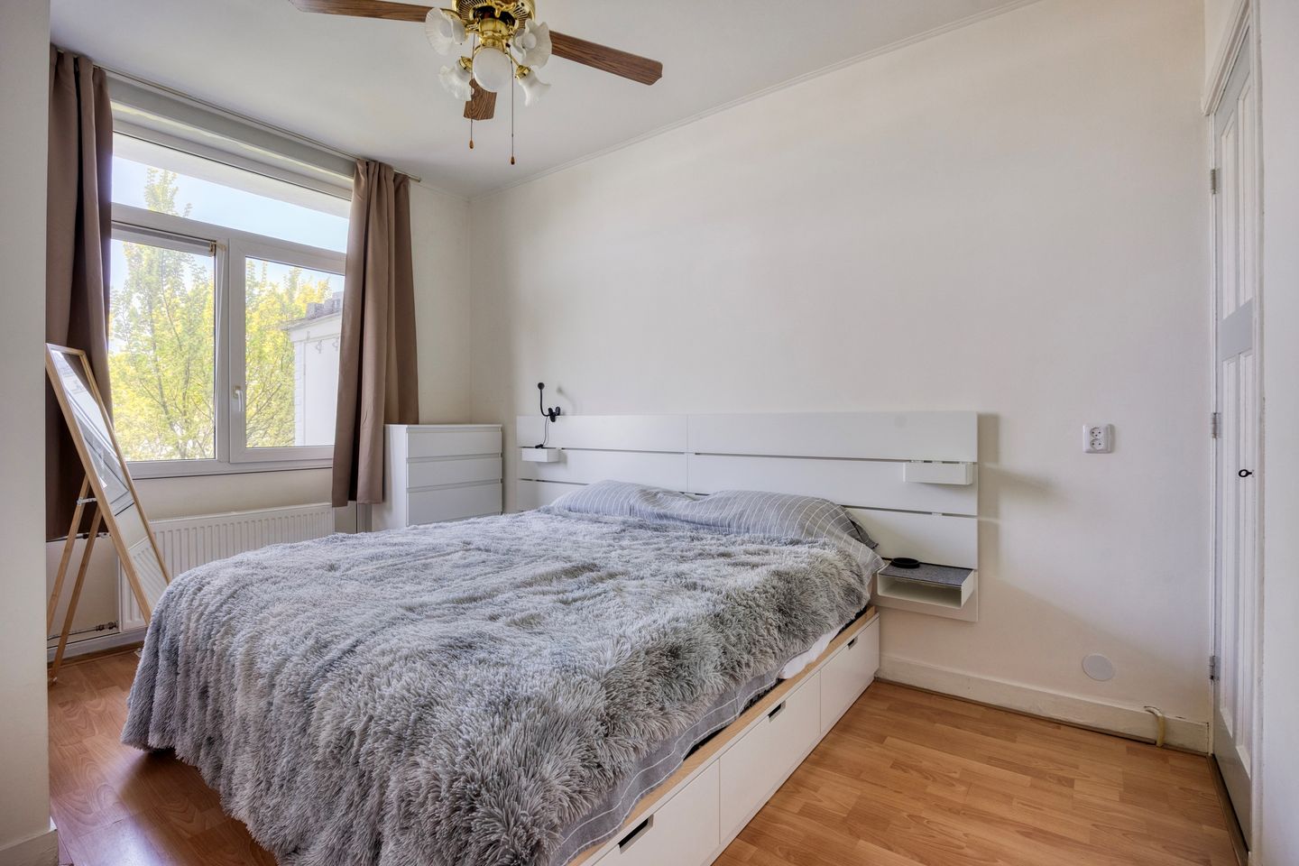 Bright 3-Bedroom Apartment with Modern Amenities in Popular Leyenburg District — 20