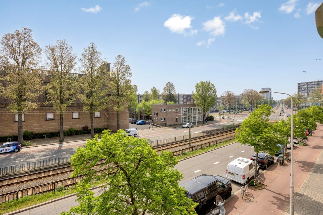Bright 3-Bedroom Apartment with Modern Amenities in Popular Leyenburg District — 32