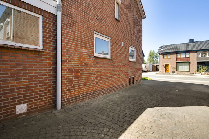 Photo 5 of Burgemeester Mertensstraat 63