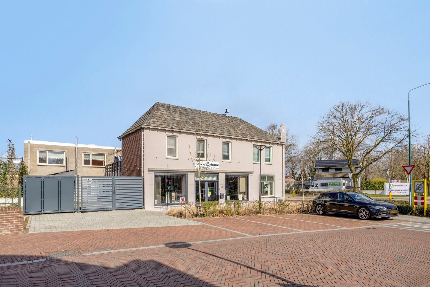 View photo 2 of Hoogstraat 2