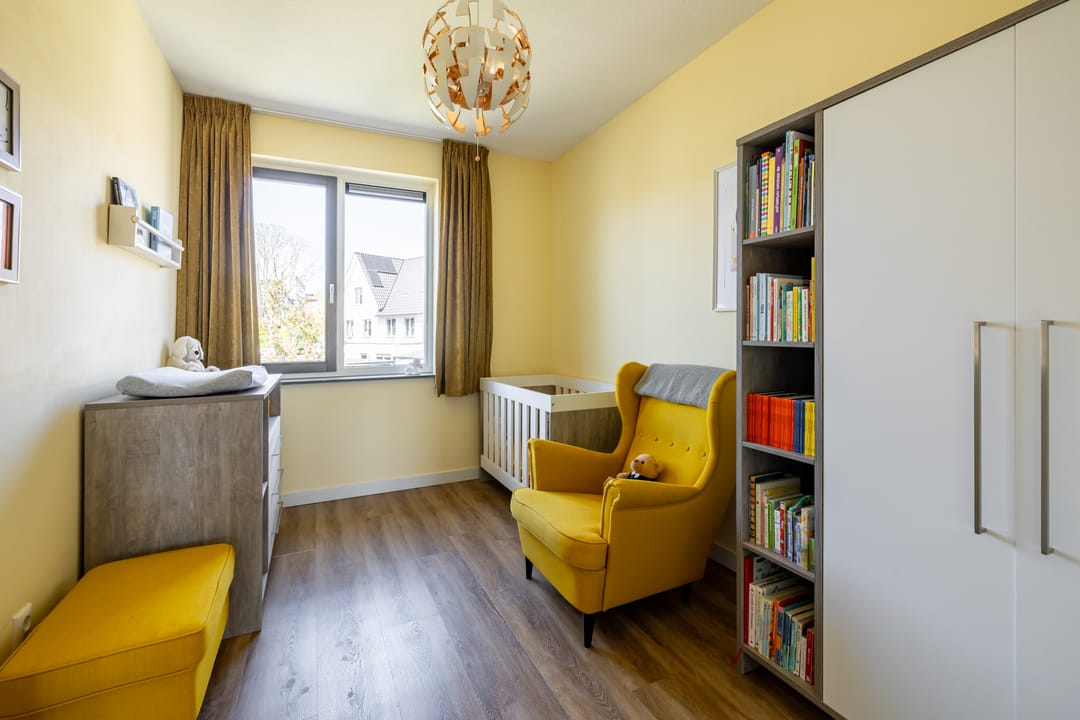 Spacious Five-Bedroom Family Home with Sunny West-Facing Garden in Purmerend — 28