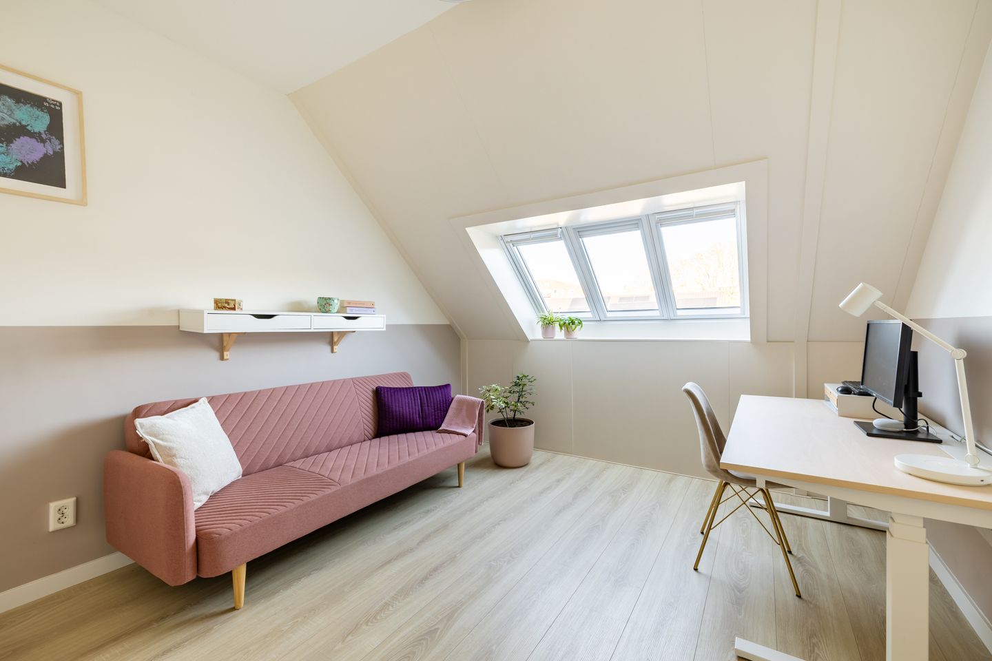 Spacious Five-Bedroom Family Home with Sunny West-Facing Garden in Purmerend — 40