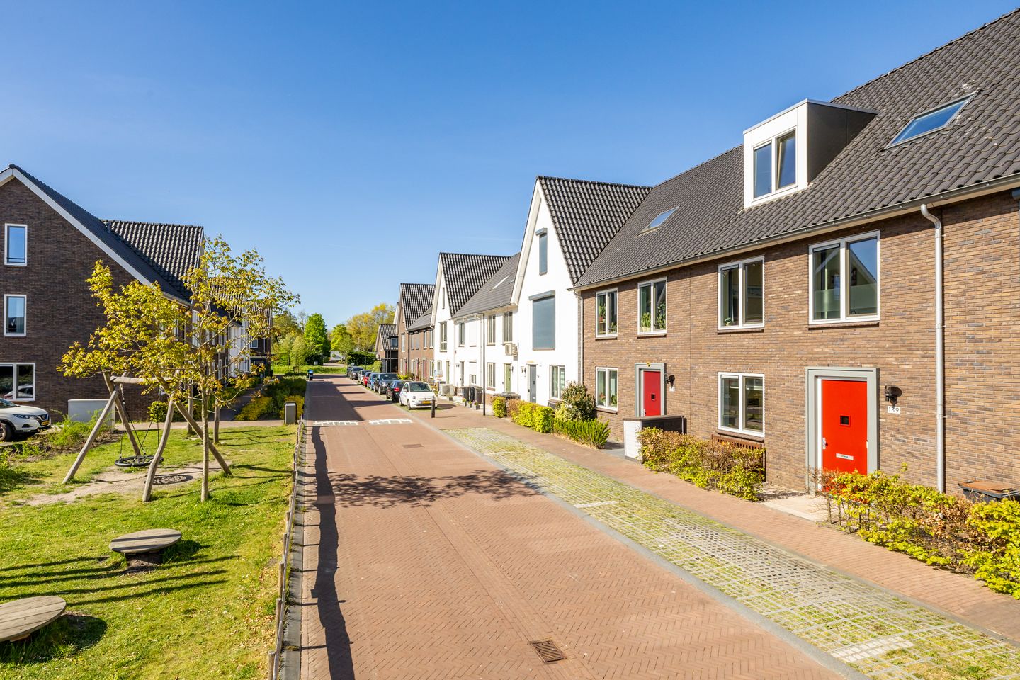 Spacious Five-Bedroom Family Home with Sunny West-Facing Garden in Purmerend — 49