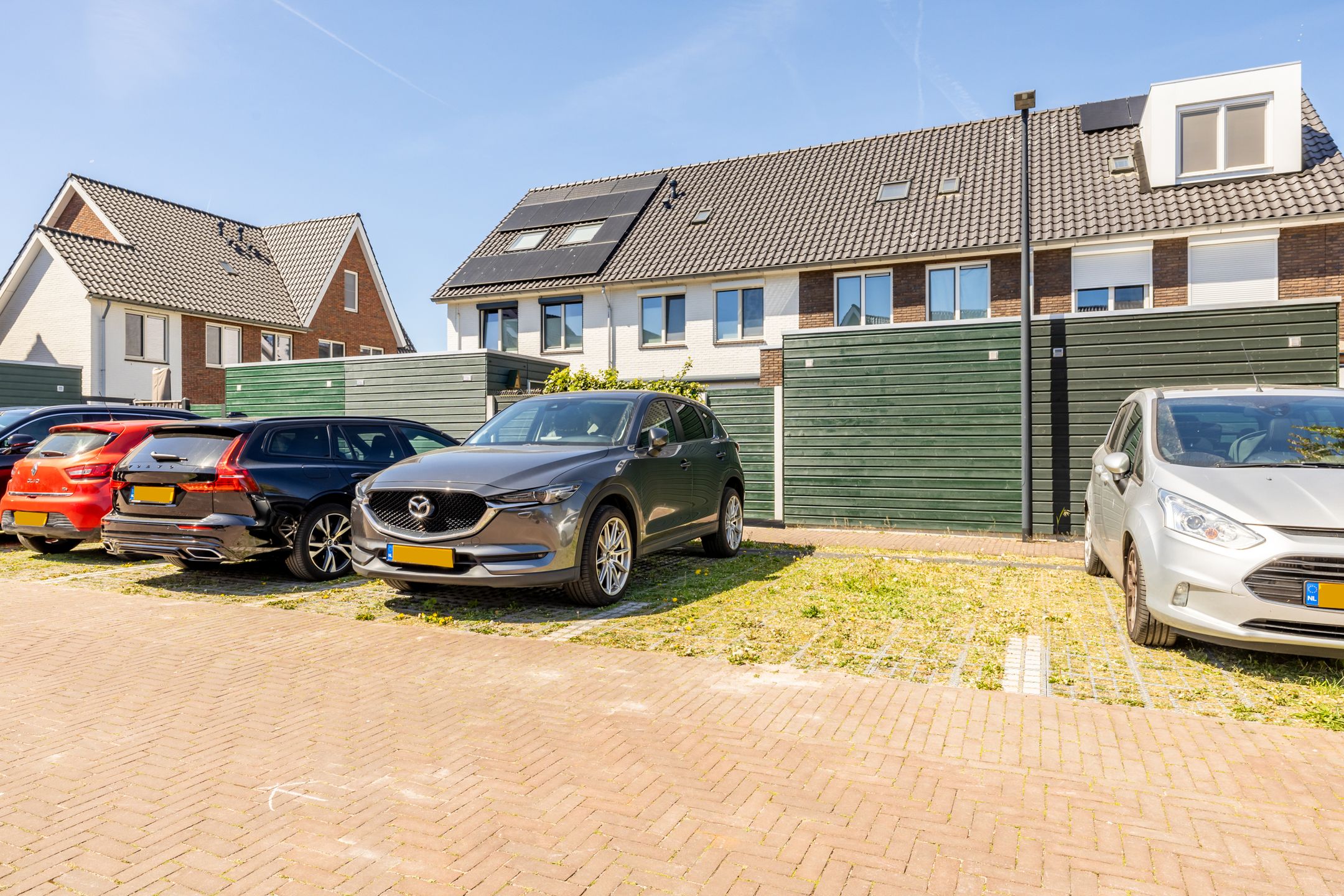 Spacious Five-Bedroom Family Home with Sunny West-Facing Garden in Purmerend — 51