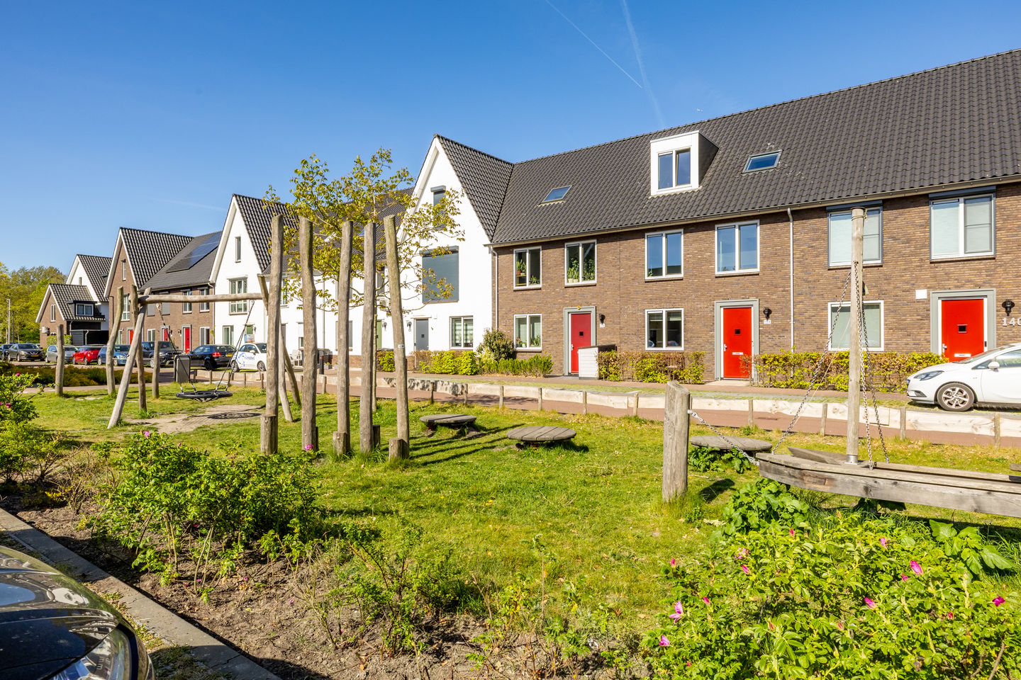 Spacious Five-Bedroom Family Home with Sunny West-Facing Garden in Purmerend — 50