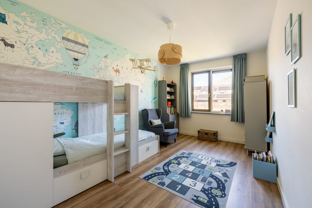 Spacious Five-Bedroom Family Home with Sunny West-Facing Garden in Purmerend — 26