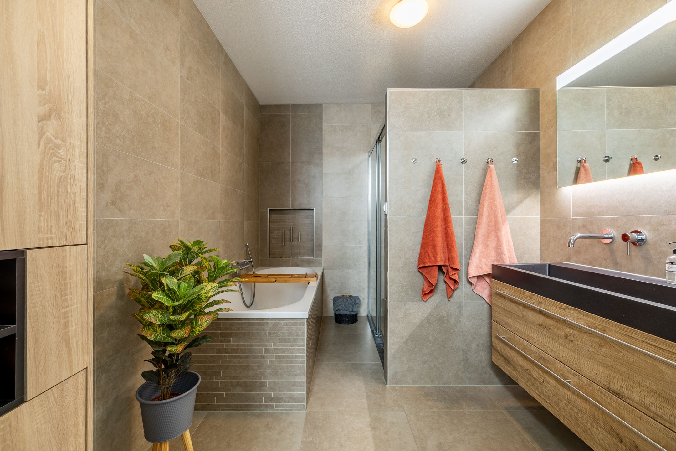 Spacious Five-Bedroom Family Home with Sunny West-Facing Garden in Purmerend — 30