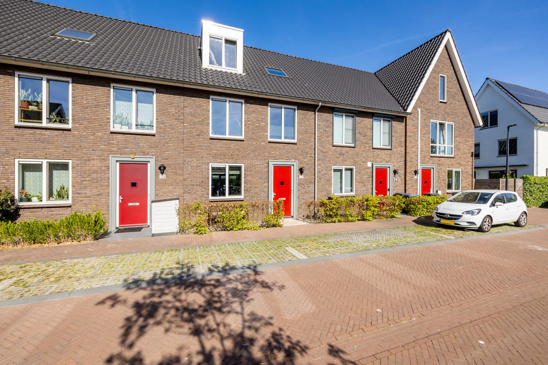 Spacious Five-Bedroom Family Home with Sunny West-Facing Garden in Purmerend — 52