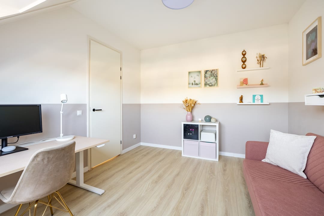 Spacious Five-Bedroom Family Home with Sunny West-Facing Garden in Purmerend — 41