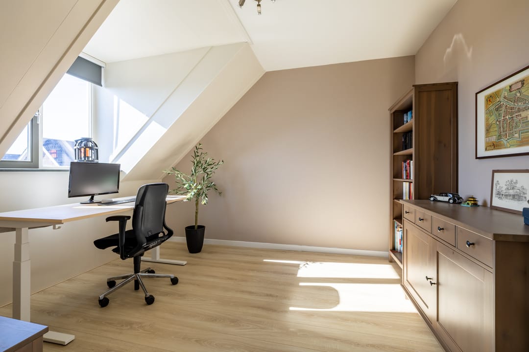 Spacious Five-Bedroom Family Home with Sunny West-Facing Garden in Purmerend — 43