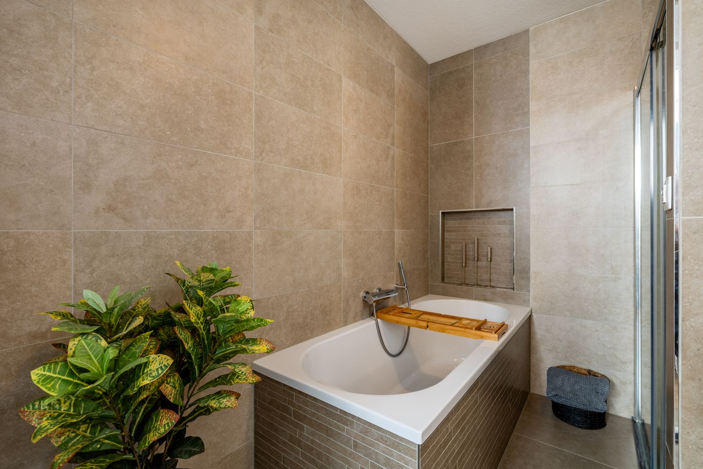 Spacious Five-Bedroom Family Home with Sunny West-Facing Garden in Purmerend — 34