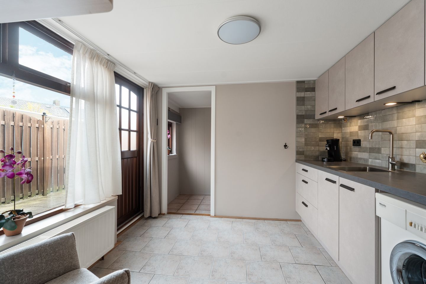 Spacious terraced house with new kitchen and garage in quiet Didam neighborhood — 14